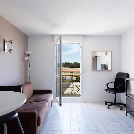 Garden & Aix En Provence - Puyricard מלון דירות 3*