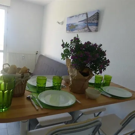 Garden & Aix En Provence - Puyricard מלון דירות 3*